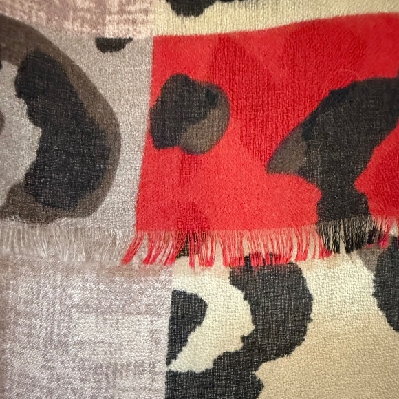 Chic Leopard Print Patchwork Scarf 🇧🇸 - Lightweight & Stylish - Picture 6 of 10